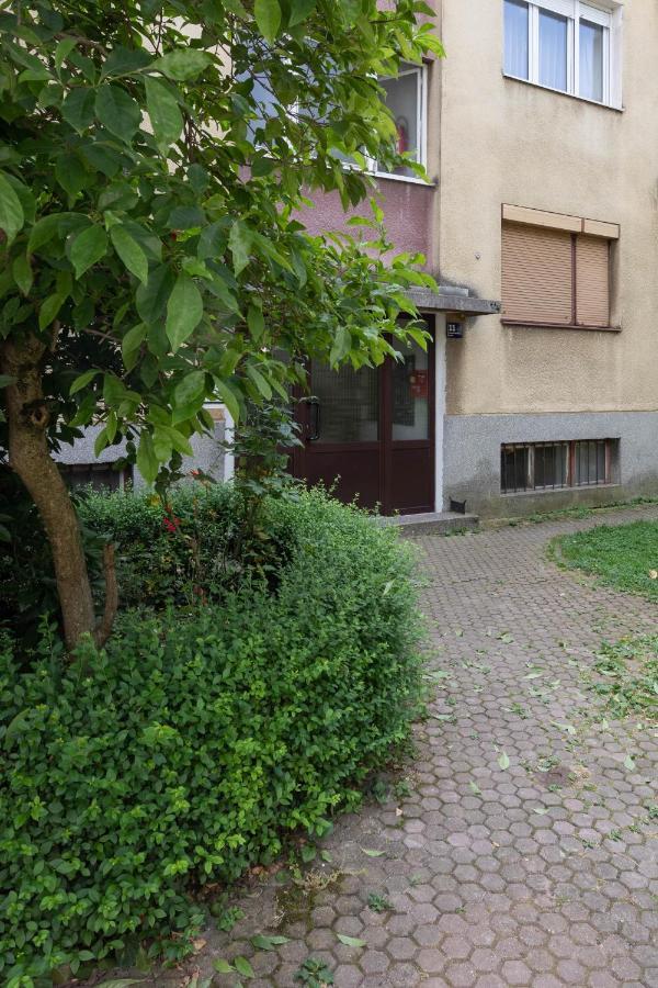 2Bdr Apartment With Balcony Near Maksimir Zagreb Exterior photo